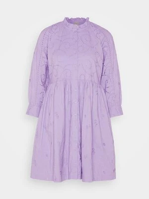 Sukienka koszulowa YAS