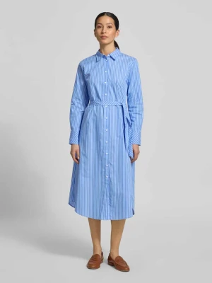 Sukienka koszulowa z odpinaną materiałową tasiemką comma