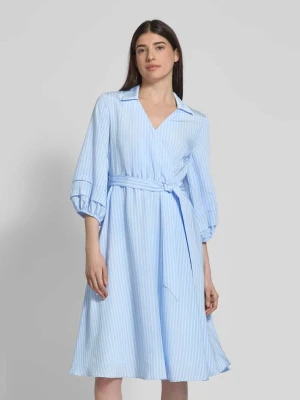 Sukienka koszulowa z wiązanym paskiem MORE & MORE