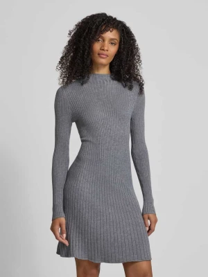 Sukienka lekko rozkloszowana z dzianiny z mieszanki wiskozy model ‘NANCY’ Vero Moda