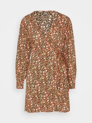 Sukienka letnia Pieces