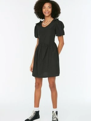 Sukienka letnia Trendyol