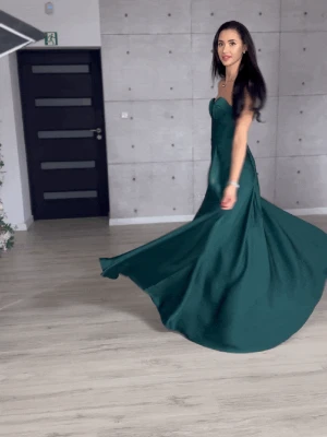 Sukienka maxi satynowa z gorsetem ciemna zieleń Cecilla Cocomoda.pl - odzież damska, sukienki, buty, dodatki