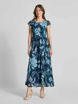 Sukienka maxi z dekoltem typu keyhole i wiązanym paskiem MORE & MORE