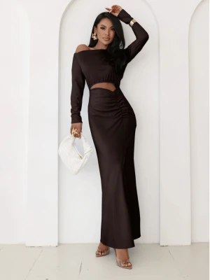 Sukienka maxi z marszczeniem i rozcięciem ERIKA - czekoladowa  magmac 