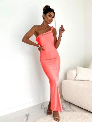 Sukienka maxi z ozdobnym warkoczem JUNI - brzoskwiniowa  magmac 