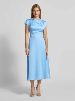 Sukienka midi o kroju relaxed fit z materiałowym pasem Christian Berg Cocktail