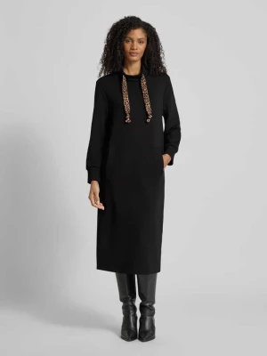 Sukienka midi o kroju relaxed fit z wpuszczanymi kieszeniami Marc Cain