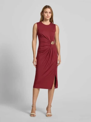 Sukienka midi o kroju slim fit z mieszanki wiskozy z marszczeniami Christian Berg Woman Selection
