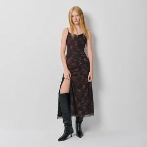 Sukienka midi w kwiaty z koronką i rozcięciem na nogę House