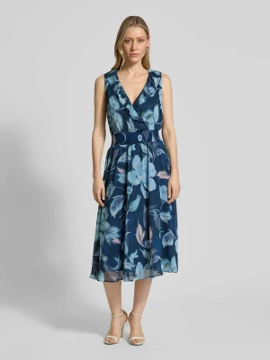 sukienka midi z dekoltem w serek i falbaną MORE & MORE