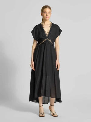 Sukienka midi z dekoltem w serek i koronką model 'MOLLY' Copenhagen Muse