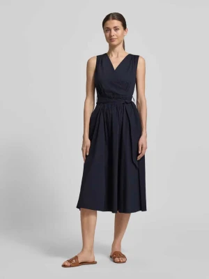 Sukienka midi z dekoltem w serek i wiązanym paskiem ROBE LÉGÈRE