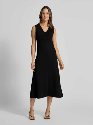 Sukienka midi z dekoltem w serek model ‘JOVANA’ drykorn