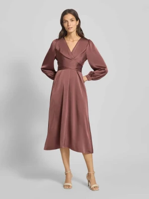 Sukienka midi z dekoltem w serek model ‘RIMINI’ NEO NOIR