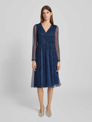 Sukienka midi z dekoltem w serek MORE & MORE