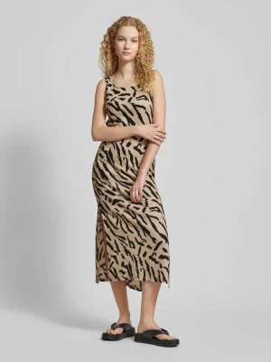 Sukienka midi z fakturowanym wzorem model ‘LUNA’ Pieces