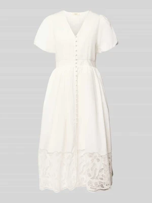 Sukienka midi z haftem ażurowym model 'Cecily' SUNCOO PARIS