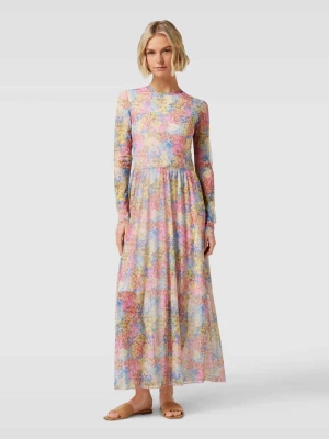 Sukienka midi z kwiatowym wzorem na całej powierzchni model ‘marisan’ moves