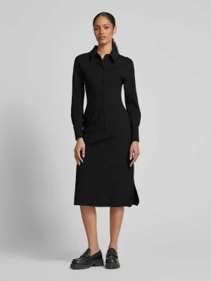 Sukienka midi z listwą guzikową More