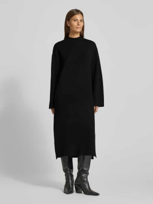 Sukienka midi z prążkowaną stójką model ‘ELMA’ YAS