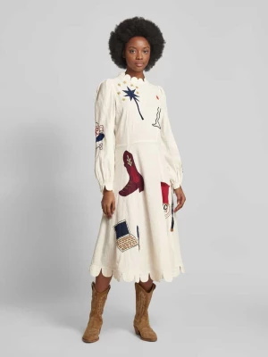 Sukienka midi z wyhaftowanym motywem model ‘Katara’ Stella Nova