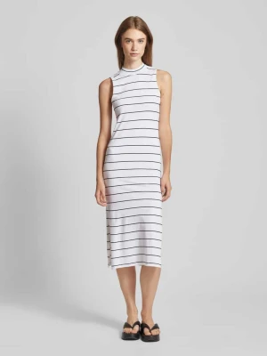 Sukienka midi ze stójką Noisy May