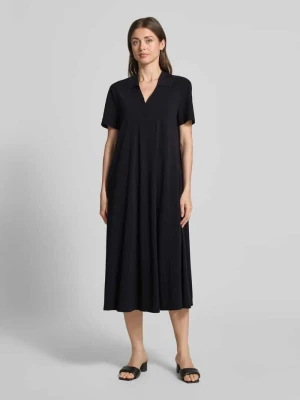 Sukienka midi ze strukturalnym wzorem i kołnierzem wykładanym model 'JOSEPHINA' RAFFAELLO ROSSI