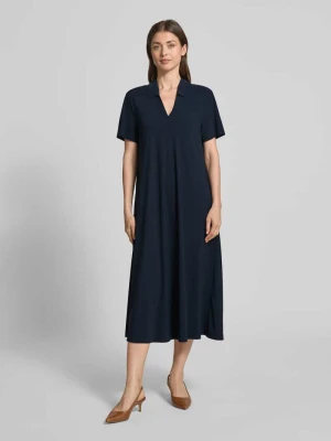 Sukienka midi ze strukturalnym wzorem i kołnierzem wykładanym model 'JOSEPHINA' RAFFAELLO ROSSI