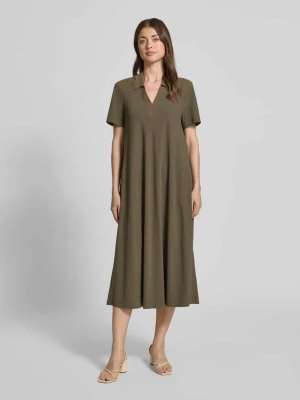 Sukienka midi ze strukturalnym wzorem i kołnierzem wykładanym model 'JOSEPHINA' RAFFAELLO ROSSI