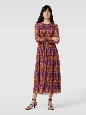 Sukienka midi ze wzorem na całej powierzchni montego