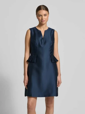 Sukienka mini o kroju regular fit z ozdobnym obszyciem Adrianna Papell