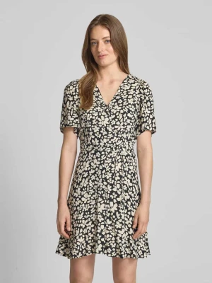 Sukienka mini taliowana z czystej wiskozy model ‘ALBA’ Vero Moda