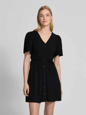 Sukienka mini taliowana z czystej wiskozy model ‘ALBA’ Vero Moda