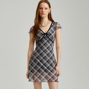 Sukienka mini w kratkę z krótkim rękawem House
