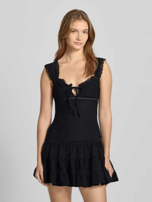 Sukienka mini z ażurową koronką model ‘Cornelia’ Gina Tricot