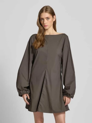 Sukienka mini z dekoltem w łódkę model ‘Nile’ Weekday