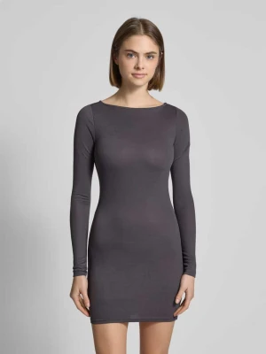 Sukienka mini z dekoltem w łódkę REVIEW