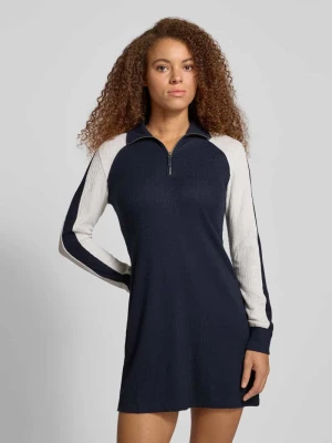 Sukienka mini z dodatkiem wiskozy i zapinanym kołnierzem model ‘FALL’ Calvin Klein Jeans