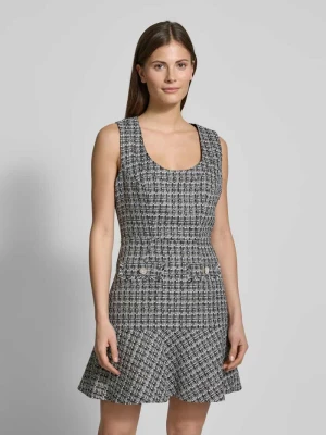 Sukienka mini z fakturowanym wzorem model ‘DAPHNEE’ Guess