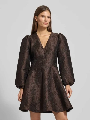 Zdjęcie produktu Sukienka mini z kwiatowym haftem na całej powierzchni model ‘Milliy’ NEO NOIR