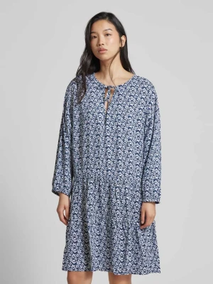 Sukienka mini z kwiatowym nadrukiem na całej powierzchni model ‘CALUSA BEACH’ Esprit