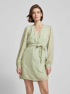 Sukienka mini z wiązanym paskiem model ‘MALIANA’ Vila