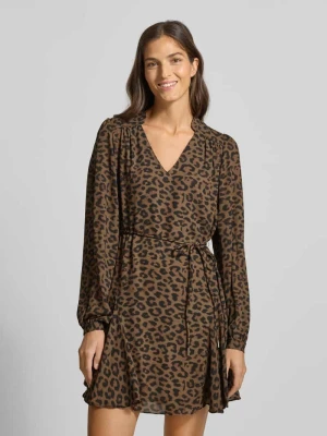 Sukienka mini z wiązanym paskiem model ‘WANDA’ Guess