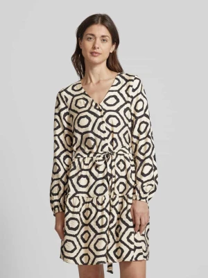 Sukienka mini ze wzorem na całej powierzchni model ‘ISA’ Vero Moda