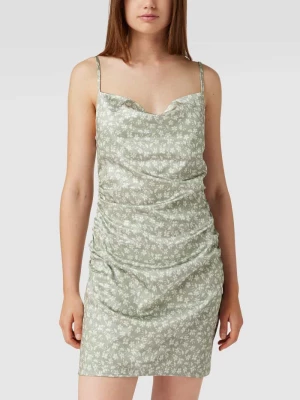 Sukienka mini ze wzorem na całej powierzchni — NA-KD