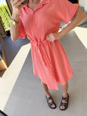 Sukienka Muślinowa Koralowa Lady ClothStore