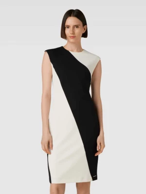 Sukienka o długości do kolan dwukolorowa model ‘SCUBA CREPE’ Calvin Klein Womenswear