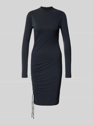 Sukienka o długości do kolan z bocznym tunelem model ‘Nirace’ HUGO