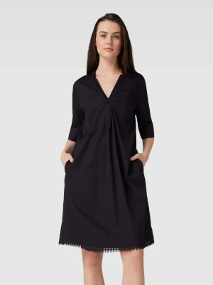 Sukienka o długości do kolan z dekoltem w serek Marc Cain